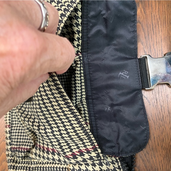 Lauren Ralph Lauren bag, plaid black/cream. Classic. Wide black webbing strap. - Picture 4 of 6